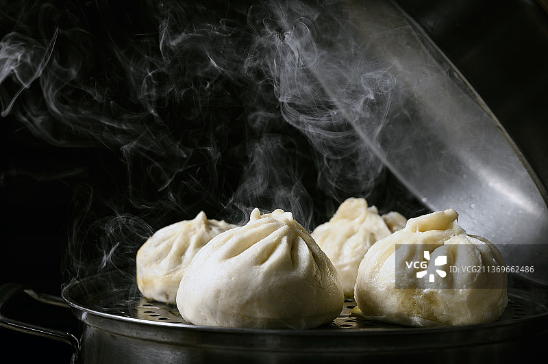 包子在蒸笼上图片素材