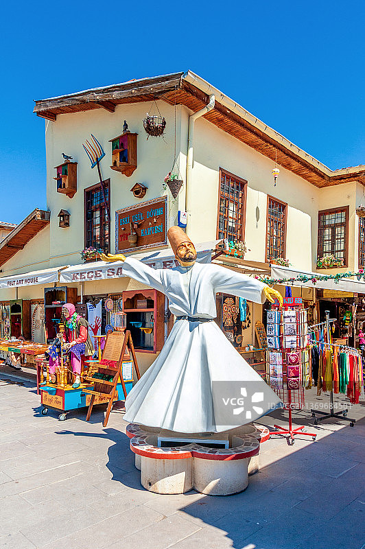 土耳其中部城市旋转舞的发源地孔亚的雕像图片素材