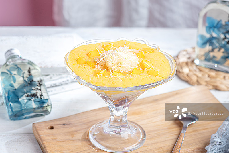 甜滋滋的杨枝甘露图片素材