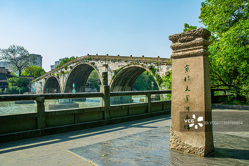 京杭大运河南端石碑 浙江杭州拱宸桥景区  京杭大运河杭州段 老杭州古建筑 古代桥梁  石拱桥图片素材