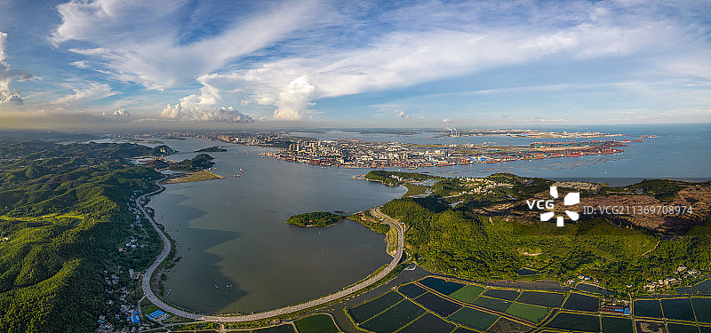 航拍视角防城港码头海岸线图片素材