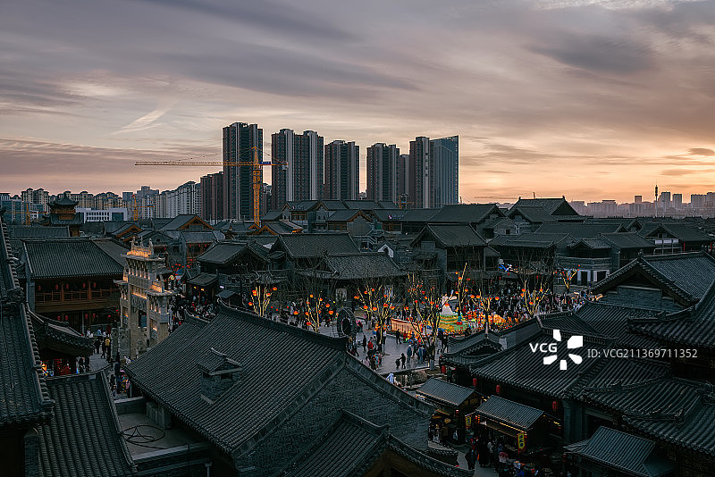 傍晚临沂沂州古城景区建筑群图片素材