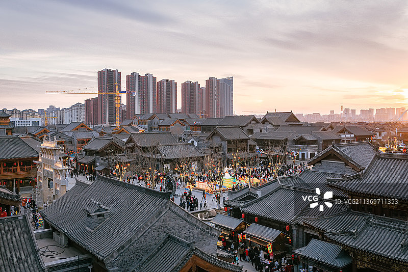 傍晚临沂沂州古城景区建筑群图片素材