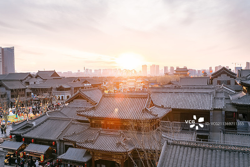 傍晚临沂沂州古城景区建筑群图片素材