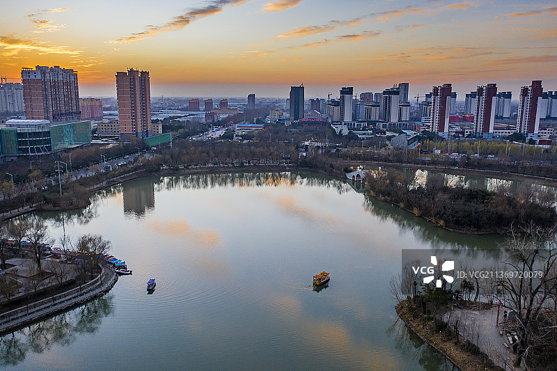 冬日夕阳下的周口市槐店镇中华槐园图片素材