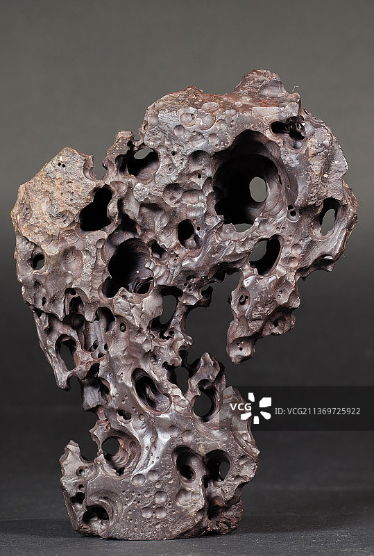 寿山月尾紫石《太湖石》摆件图片素材