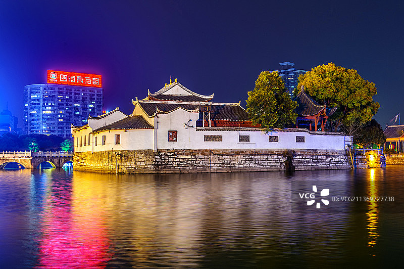 中国江西九江甘棠湖烟水亭夜景图片素材