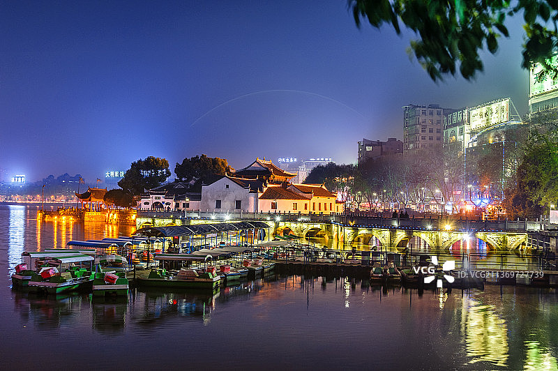 中国江西九江甘棠湖烟水亭夜景图片素材