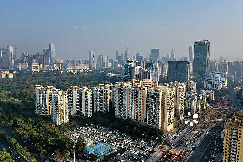 广东省深圳市南山区荔香公园汉京大厦与南头古城航拍图片素材
