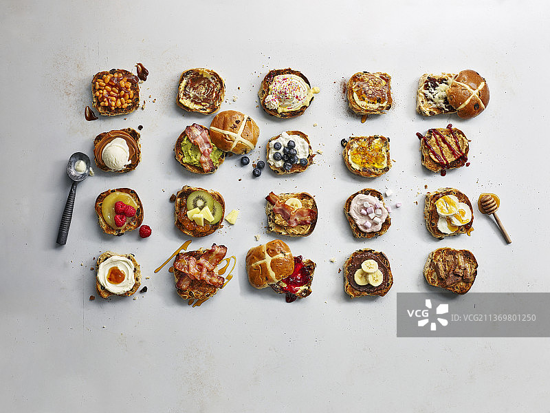 各种配料的十字面包图片素材