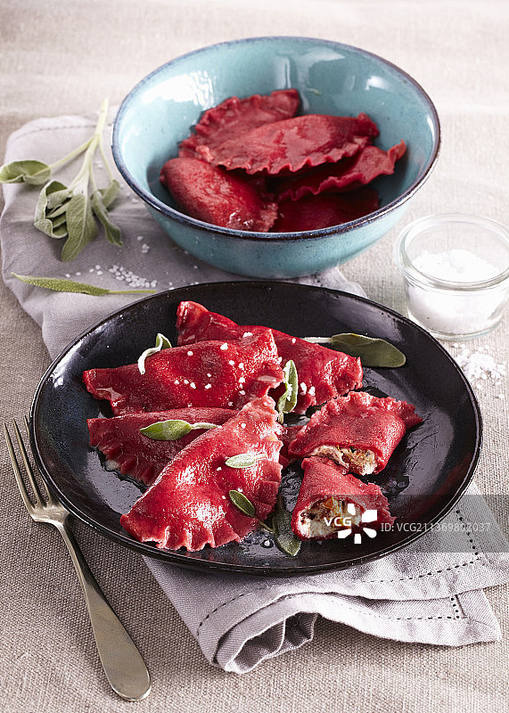 意大利乳清干酪甜菜根馄饨图片素材