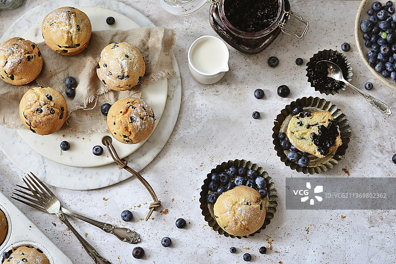 盘子里的蓝莓松饼图片素材
