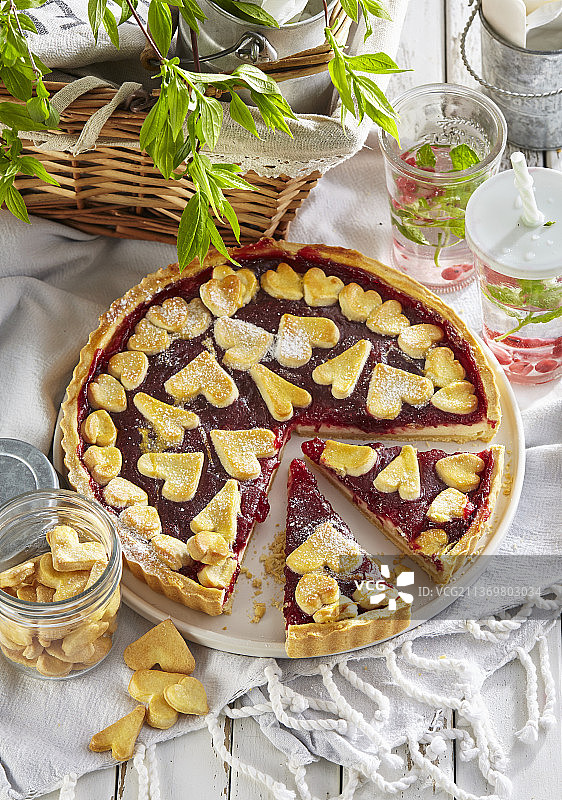 酸樱桃酱奶油酥饼派图片素材