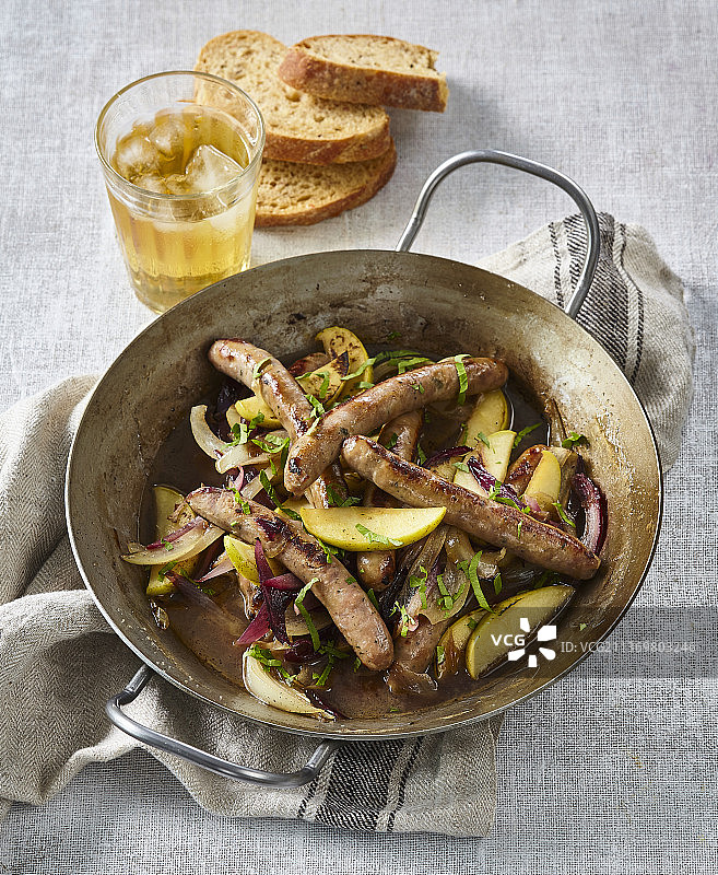 炖苹果酒巴伐利亚白香肠图片素材