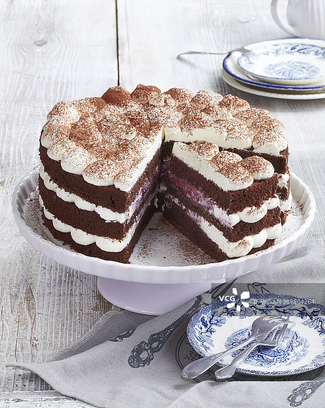 德国黑森林蓝莓奶油蛋糕图片素材