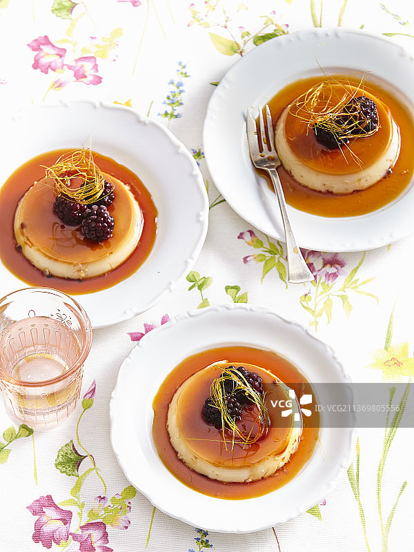 黑莓焦糖布丁图片素材