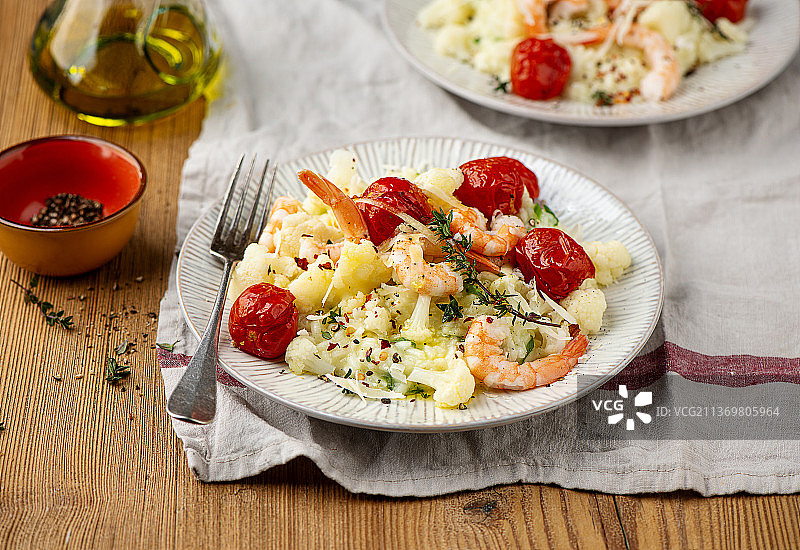 鲜虾番茄花椰菜烩饭图片素材