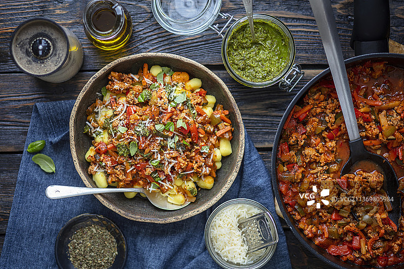 肉酱青酱意式土豆面疙瘩图片素材