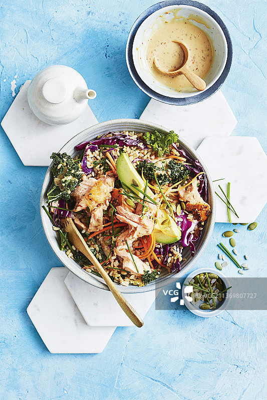 三文鱼芝麻米饭超级食物碗图片素材