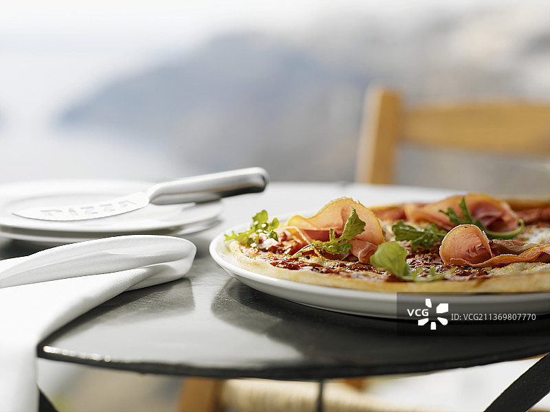 火腿芝麻菜披萨图片素材