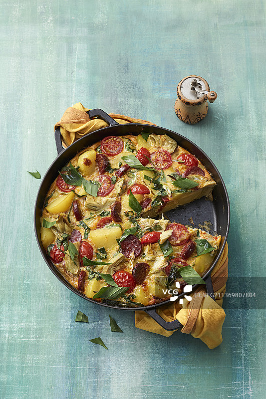 野蒜玉米饼配西班牙香肠图片素材