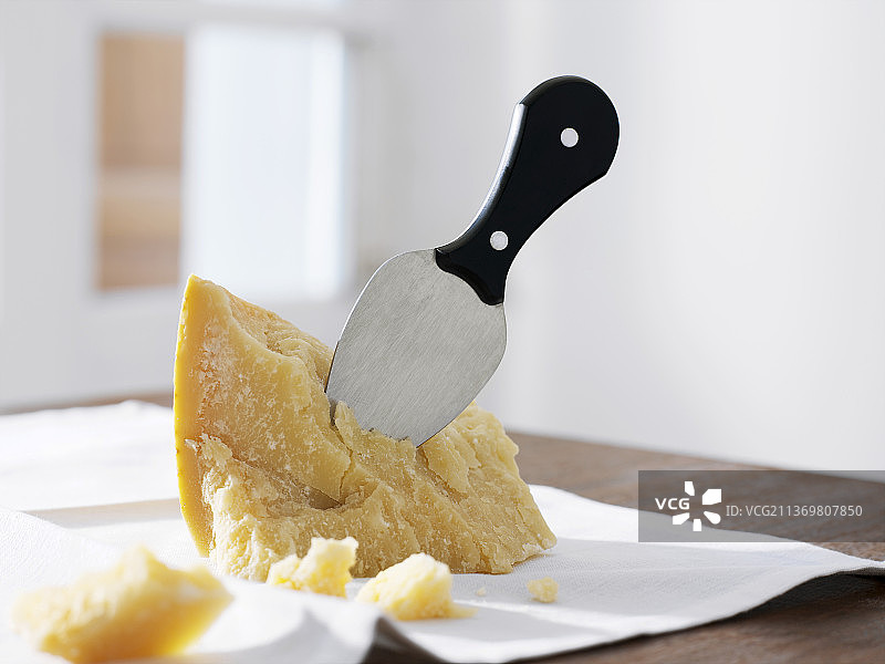 帕尔马干酪和帕尔马干酪刀图片素材