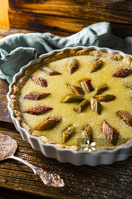 大黄粗粒小麦粉馅饼图片素材