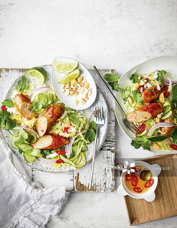 越南风味甜辣香肠米饭沙拉图片素材