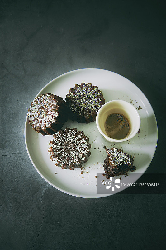 迷你可可咖啡蛋糕图片素材