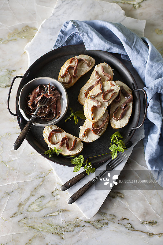 含鳀鱼的三明治图片素材