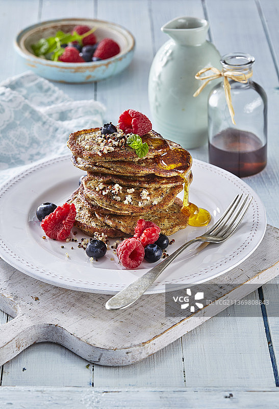 浆果藜麦煎饼图片素材