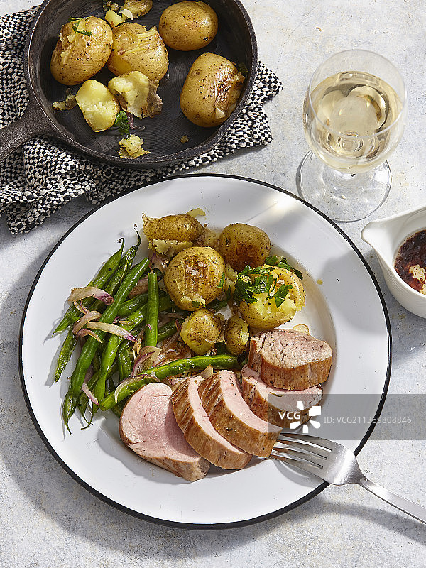 蜂蜜汁四季豆猪里脊肉图片素材