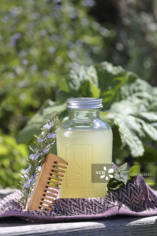 自制皂草洗发水图片素材