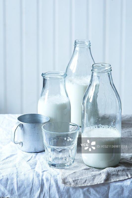 瓶装牛奶静物图片素材