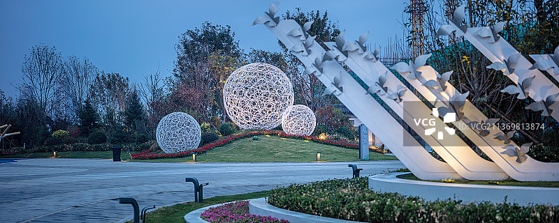 房地产园林内休闲广场图片素材