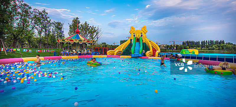户外水上乐园图片素材