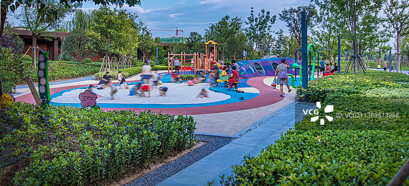房地产园林内儿童乐园图片素材