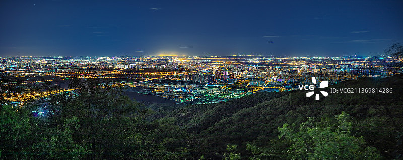 北京西山观望北京城夜景图片素材