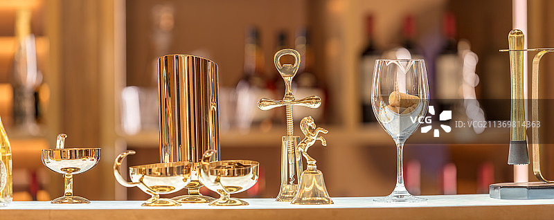 摆放的酒杯图片素材