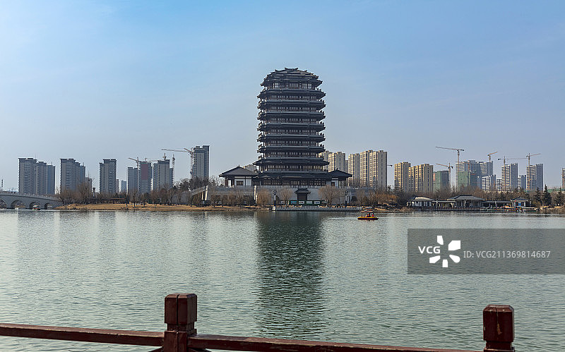 山东淄博齐盛湖公园海岱楼图片素材