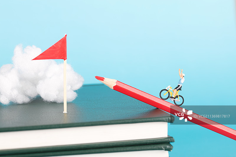 经过自己的努力在教育上取得最终的成功图片素材