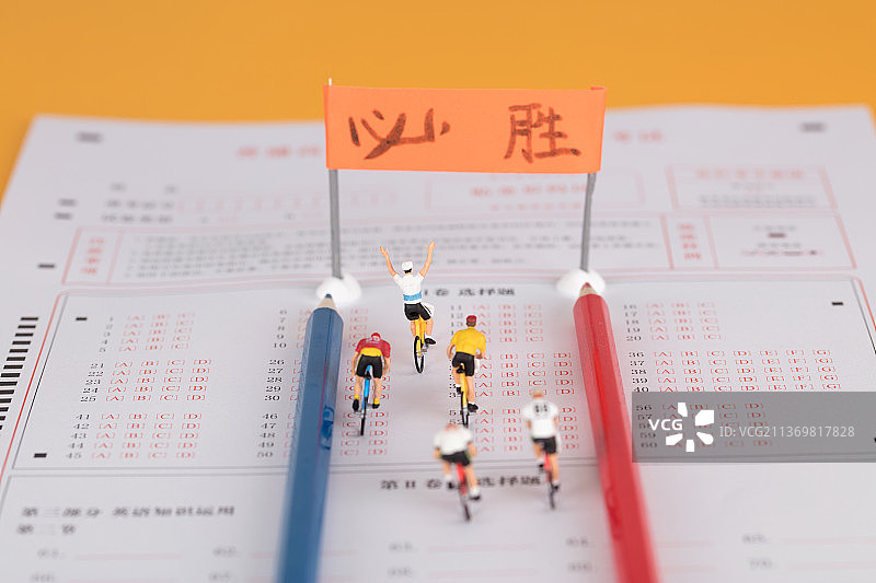 微缩场景里赛车比赛的选手喻义高考的竞争图片素材