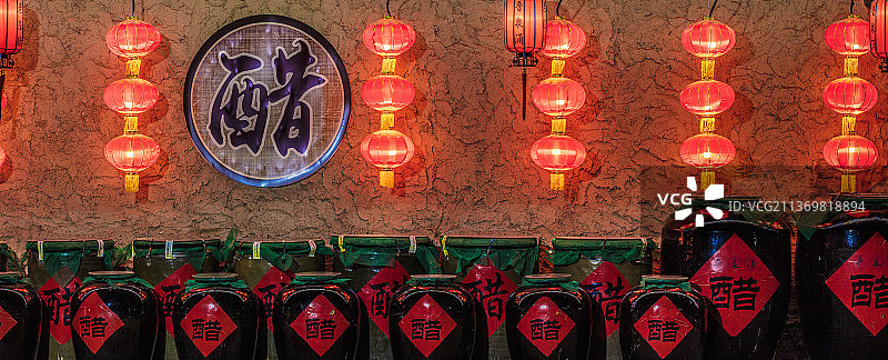 墙边的醋坛子图片素材