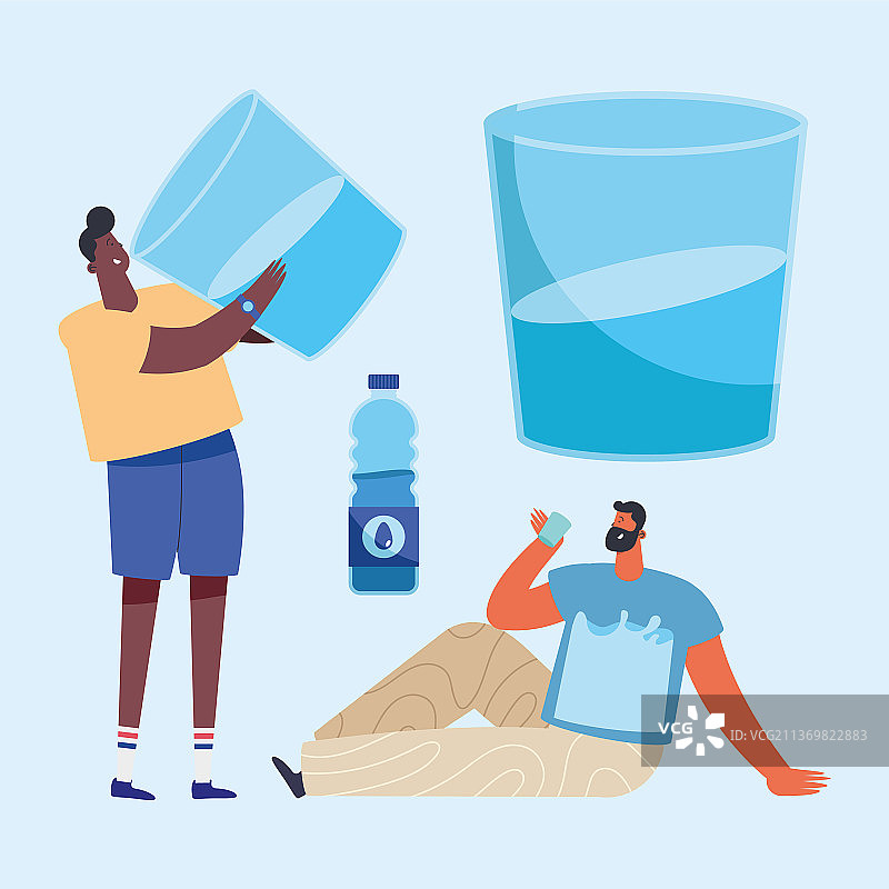 两个男人在喝水图片素材