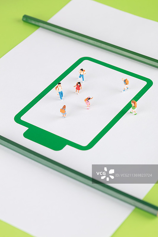 电池符号上的小学生模型图片素材