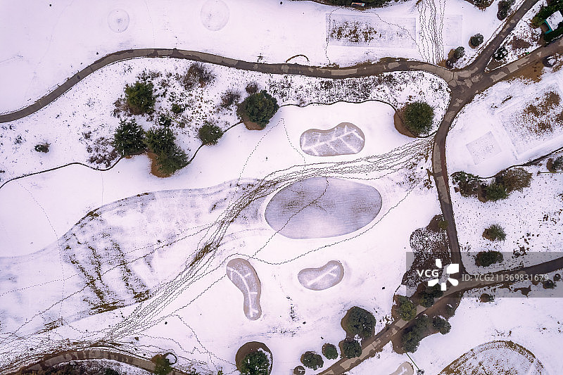 雪后的高尔夫球场图片素材