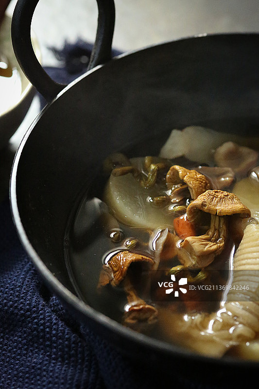 滋补养生菌菇汤图片素材