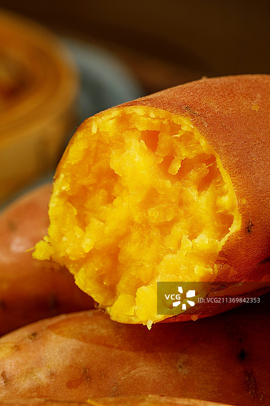 香甜可口的烤地瓜图片素材