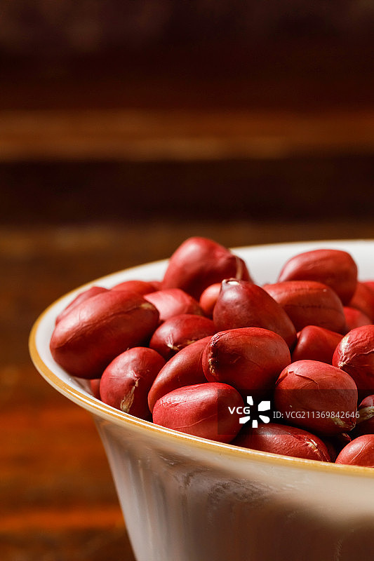 一碗红皮花生米图片素材