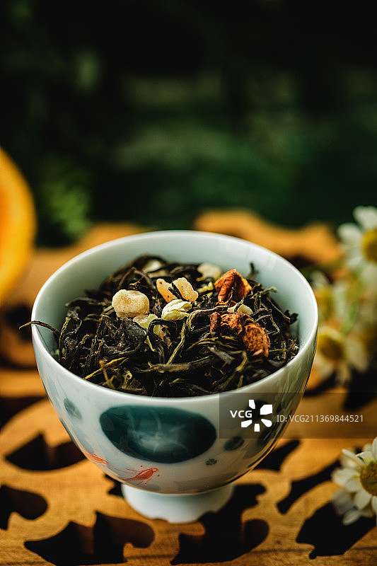 放在碗中的茶叶图片素材